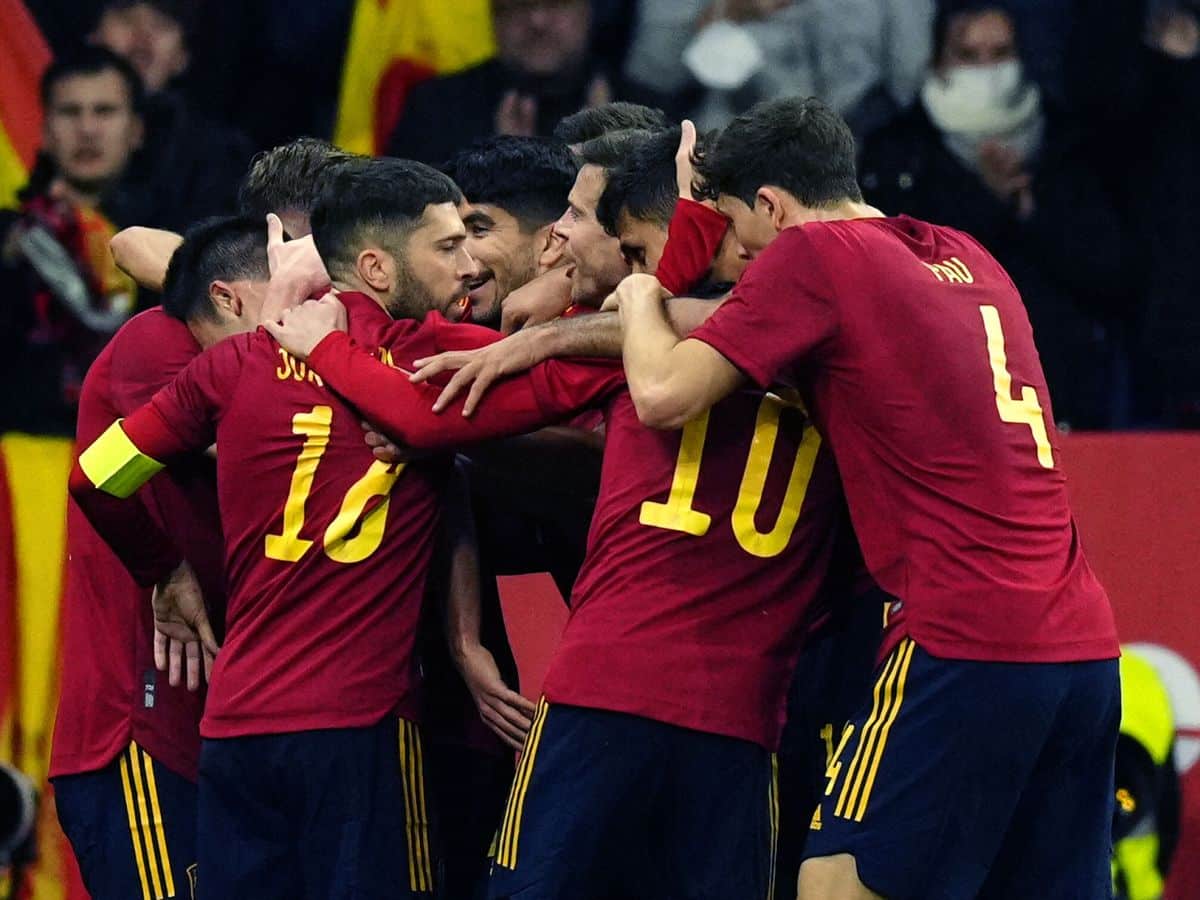 España celebrando en un partido amistoso